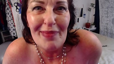 713 抽烟温暖的姜黄色头发让自己下车。想看吗？